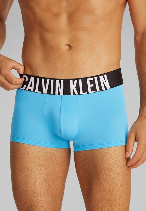 Calvin Klein - Low Rise Trunk 3Pk - Carnival Blue, Black, Misty Grey