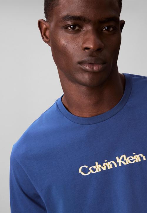 Calvin Klein - Ss Glitched Logo Eu Classic Tee - Blue Jean