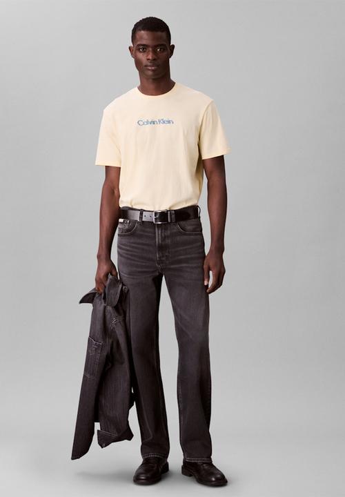 Calvin Klein - Ss Glitched Logo Eu Classic Tee - Sunlight
