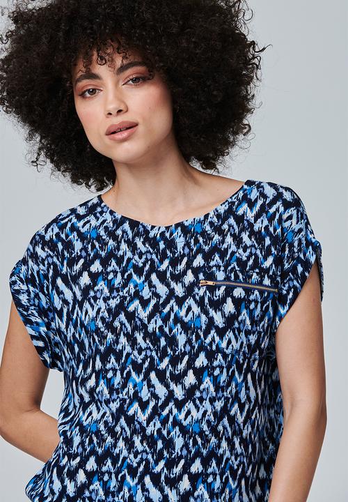 Stella Morgan - Cap Sleeve Roll Scoop Hem Blouse With Zip And Pocket Detail - Blue