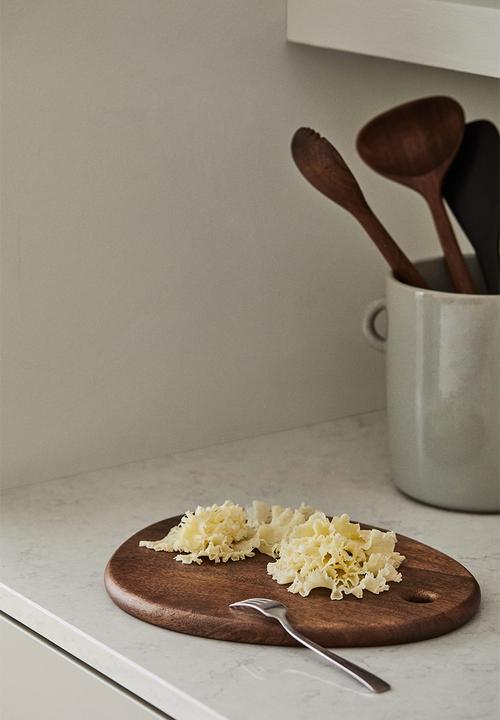 H&M - Small asymmetric mango wood cutting board - brown