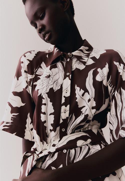 H&M - Tie-belt shirt dress - dark brown floral 