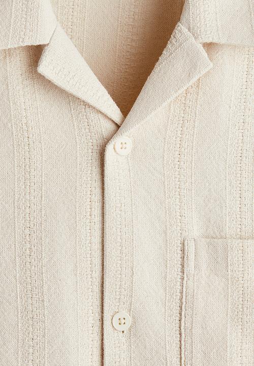H&M - Regular fit textured resort shirt - cream 
