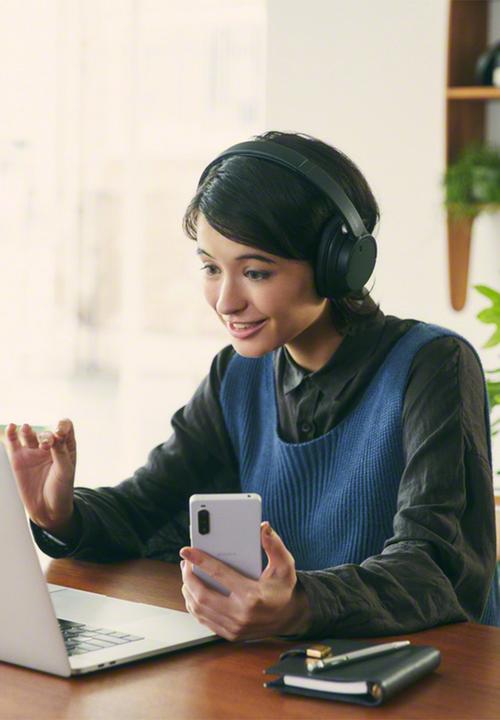 Sony - Sony WH-CH720  Noise Cancelling Over-Ear Headphones -Black