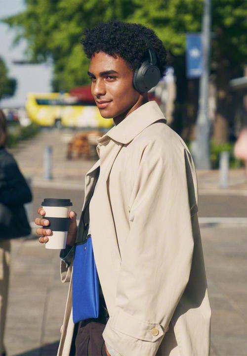 Sony - Sony WH-CH720  Noise Cancelling Over-Ear Headphones -Black