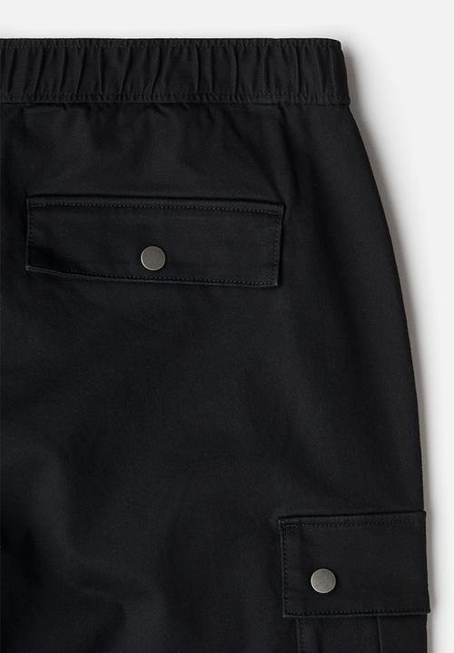 H&M - Loose fit cargo trousers - black