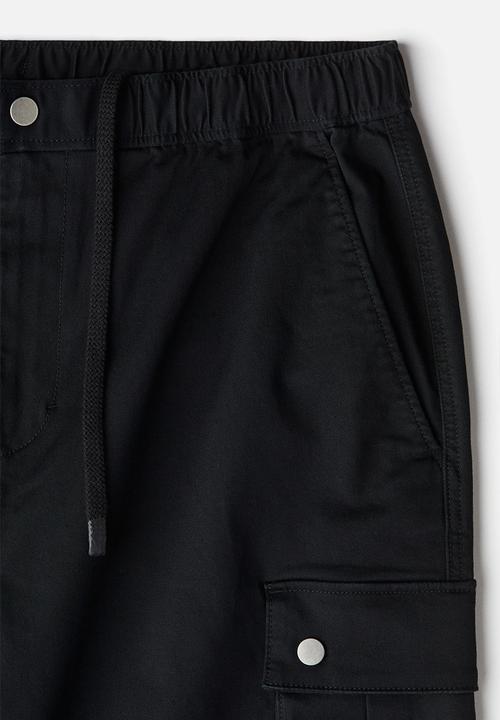 H&M - Loose fit cargo trousers - black