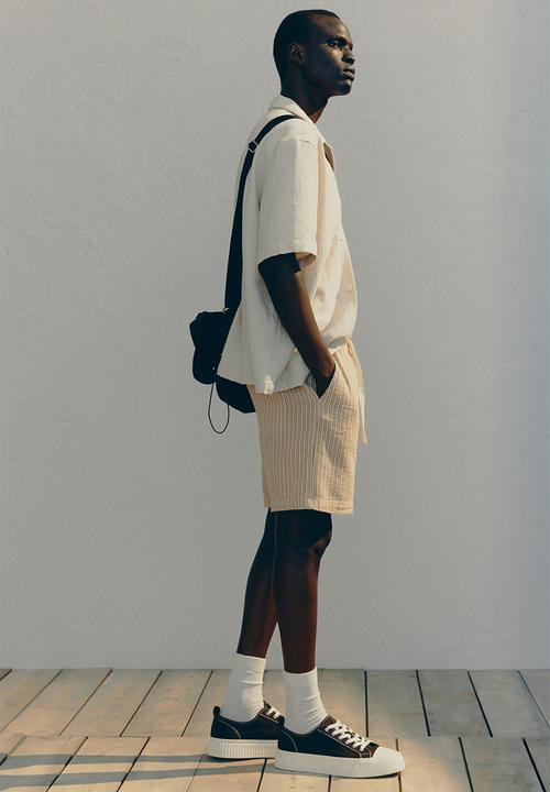 H&M - Regular fit woven shorts - yellow striped