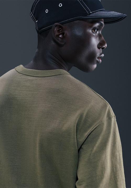 Nike - NSW Premium Essentials  T-Shirt  - MediuOlive
