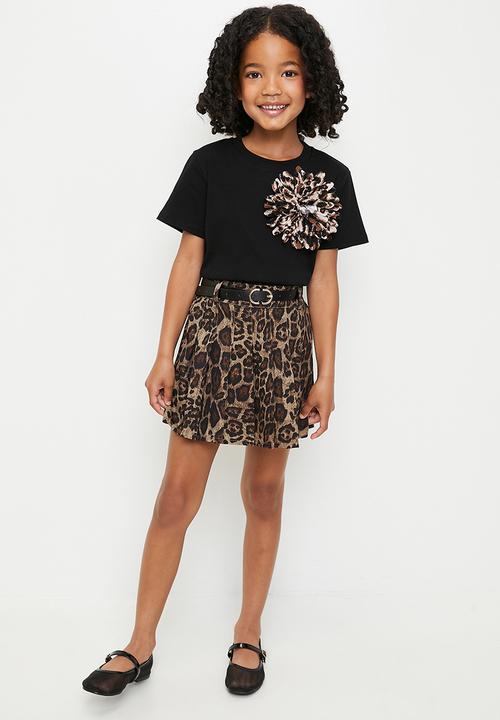 Pop Candy - Hydrangea applique tee with pleated flared skirt - black/multi