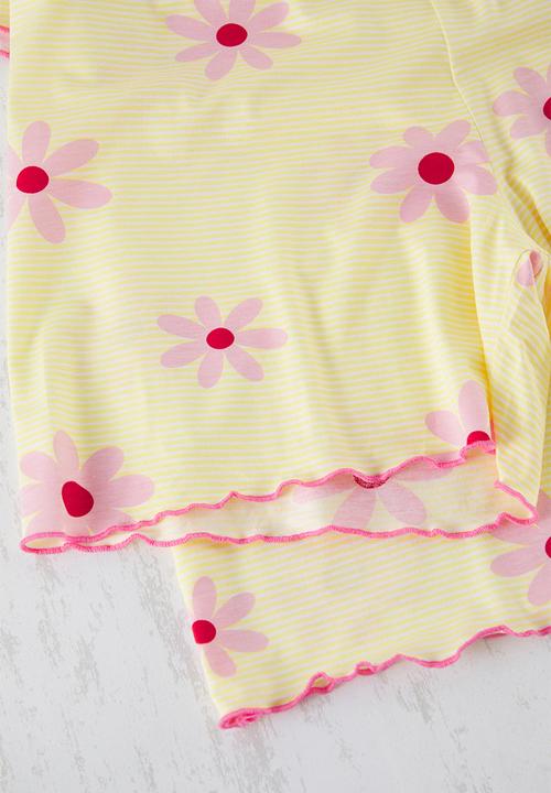 Trendyol - Plus size stripe and floral pajamas set - yellow 