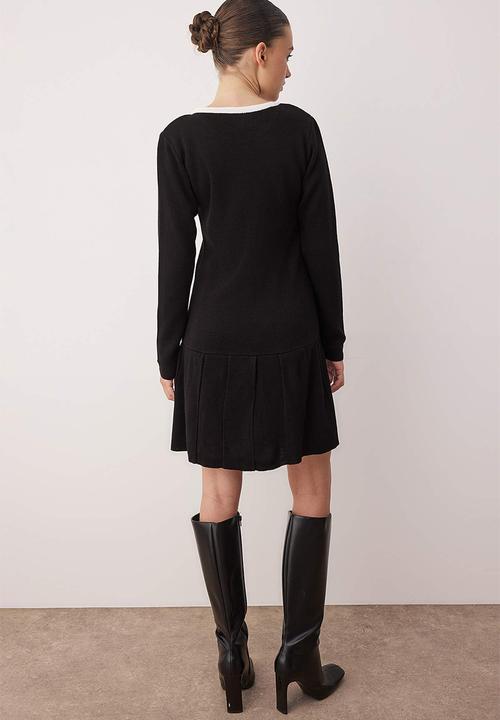 Trendyol - Mini Straight Cut Knitwear Dress - Black