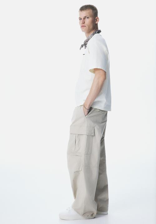 H&M - Loose fit cargo trousers - beige