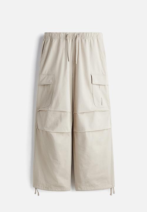 H&M - Loose fit cargo trousers - beige