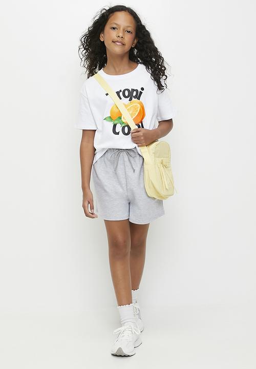 Pop Candy - Tropi cool placement print tee with shorts - white/grey