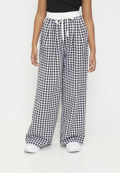 Pop Candy - Wide waistband pants with slanted inset pockets - black gingham