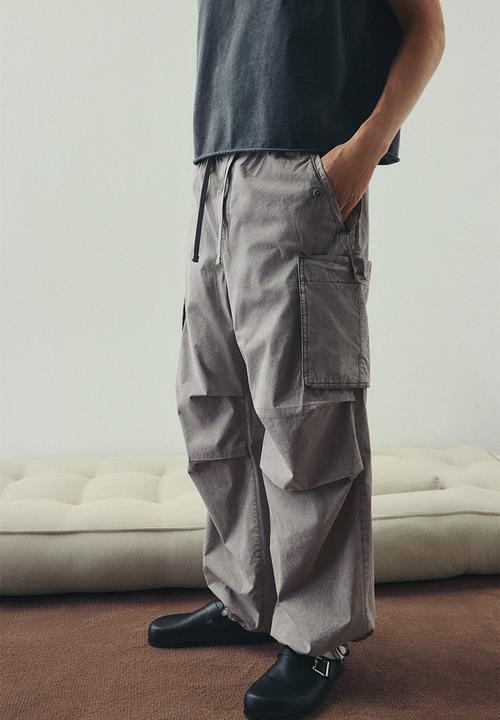 H&M - Loose fit parachute trousers - light grey