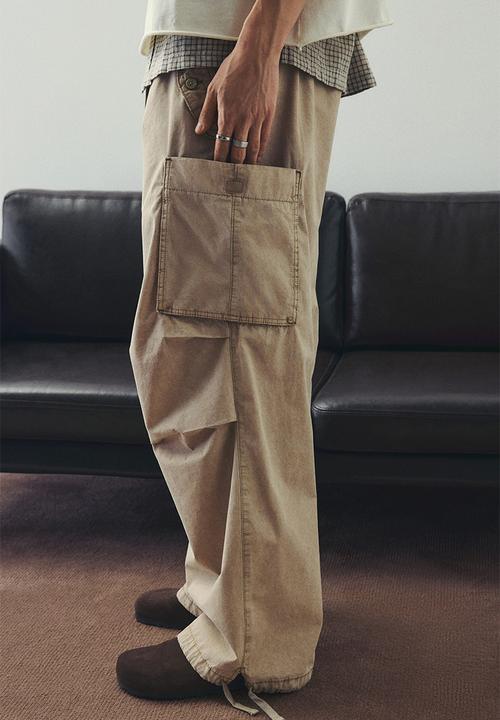H&M - Loose fit parachute trousers - beige