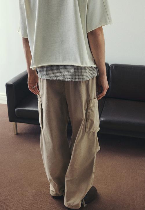 H&M - Loose fit parachute trousers - beige