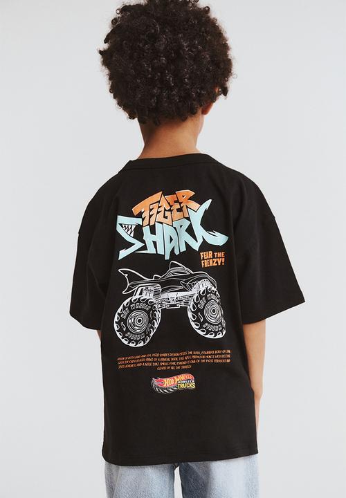 Cotton On - Licensed Drop Shoulder Short Sleeve Tee - Lcn Mat Black/Tiger Shark