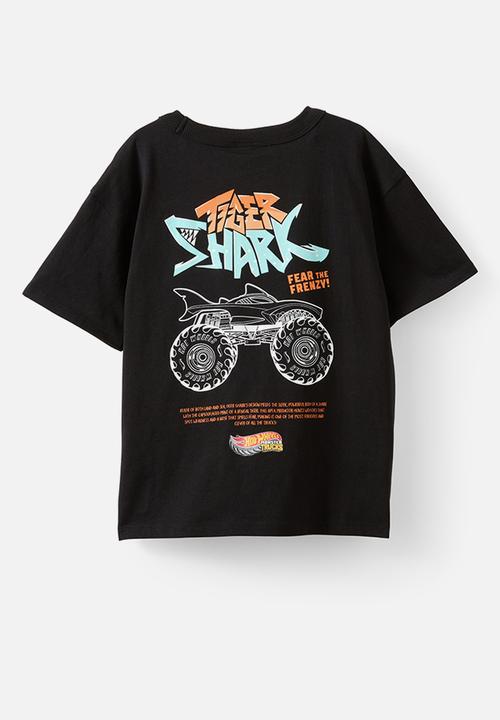 Cotton On - Licensed Drop Shoulder Short Sleeve Tee - Lcn Mat Black/Tiger Shark