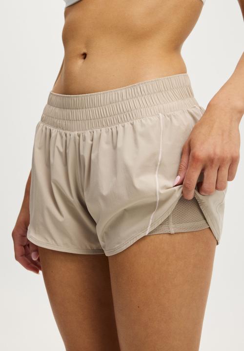 Cotton On - Active Curve Hem Short - Allspice