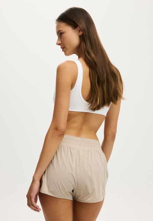 Cotton On - Active Curve Hem Short - Allspice