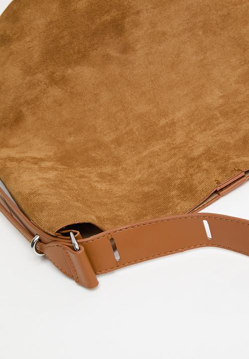 Tessa Design - Brooklyn bucket bag with cross body strap- tan