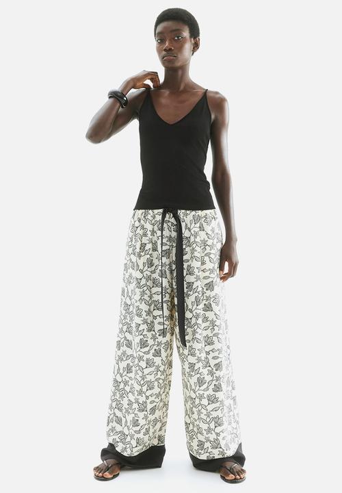 H&M - Wide tie-belt trousers - cream/floral 