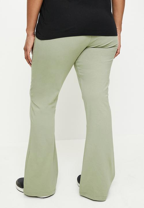 PUMA - Plus ESS High-Waist Flared Leggings W - Lux Arm