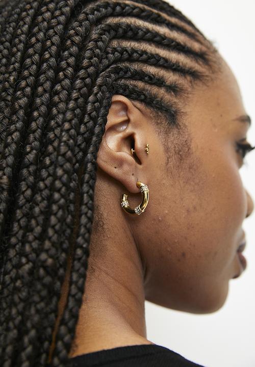 Zoe on Trend - Trendy Stone Set Hoop Earrings- Gold