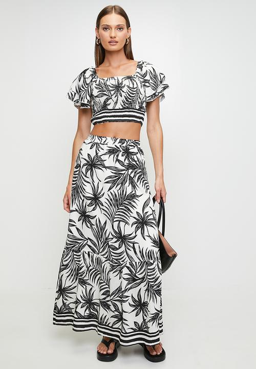 MANDI - Cap Sleeve Crop Top With Pull On Maxi Skirt Set - Black/ White