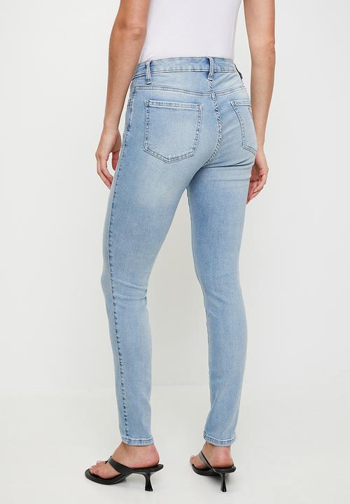 GUESS - Sa Curve Mid Rise - Light Wash