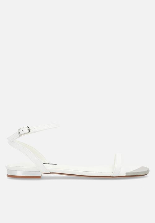 Nine West - Maolaine  sandal - white