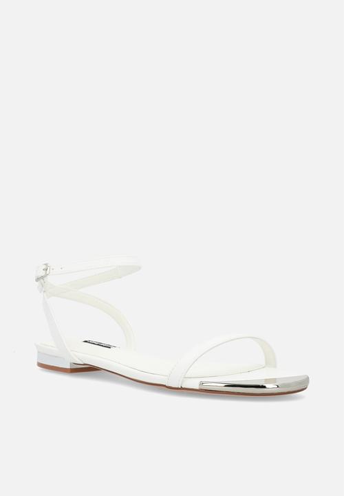 Nine West - Maolaine  sandal - white