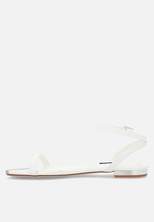 Nine West - Maolaine  sandal - white