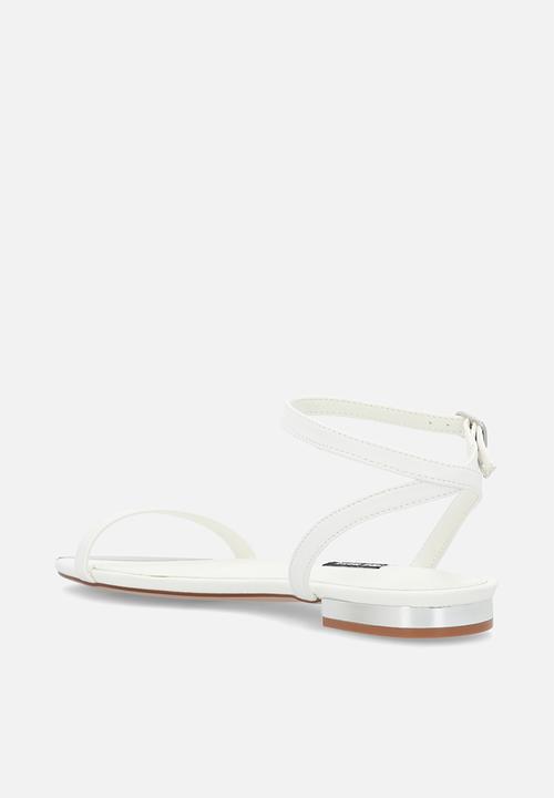 Nine West - Maolaine  sandal - white