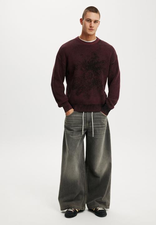 Cotton On - Y2K Box Fit Crew Knit - Burgundy Spray