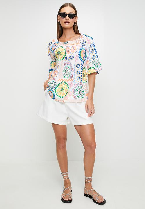 MANDI - Half Sleeve With Flutter Curved Hem Tee - Multi White