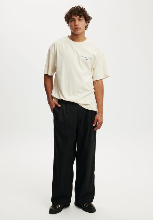 Cotton On - Box Fit Graphic T-shirt - Creampuff/Apres Ski