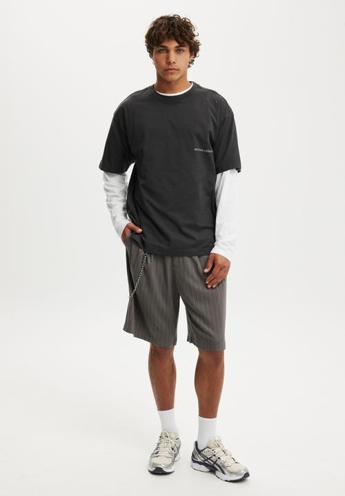 Cotton On - Box Fit Text T-shirt - Washed Black/Archive Collective