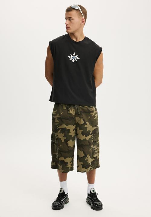 Cotton On - Cropped Fit Graphic Muscle - Washed Black/Spinner