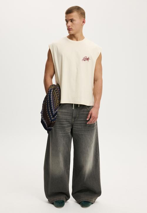 Cotton On - Cropped Fit Graphic Muscle - Ecru/Second Star