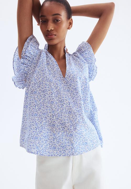 H&M - Frill-trimmed blouse - white & light blue floral