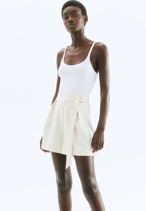 H&M - Belted shorts - cream