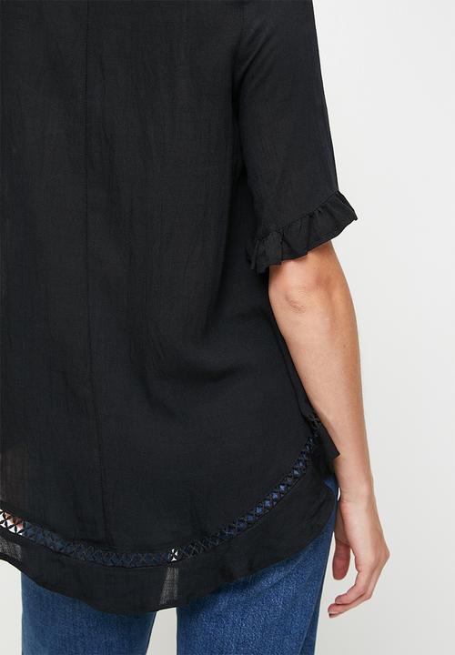 Stella Morgan - Short Sleeve Flutter Easywearing Blouse With Lader Lace Detail - Black