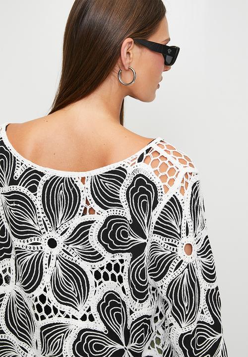 Stella Morgan - Oversized Two Tone Crochet Flower Top - Black/White