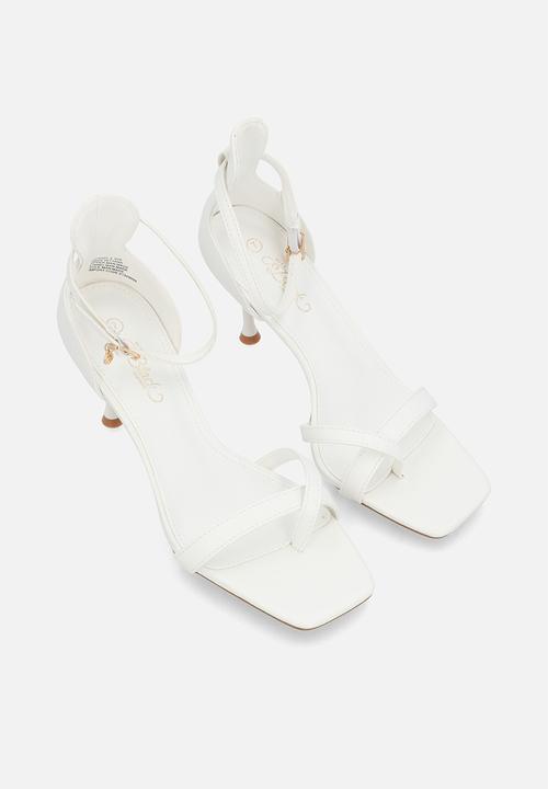 Miss Black - Chanel 4 toe-loop heel - white