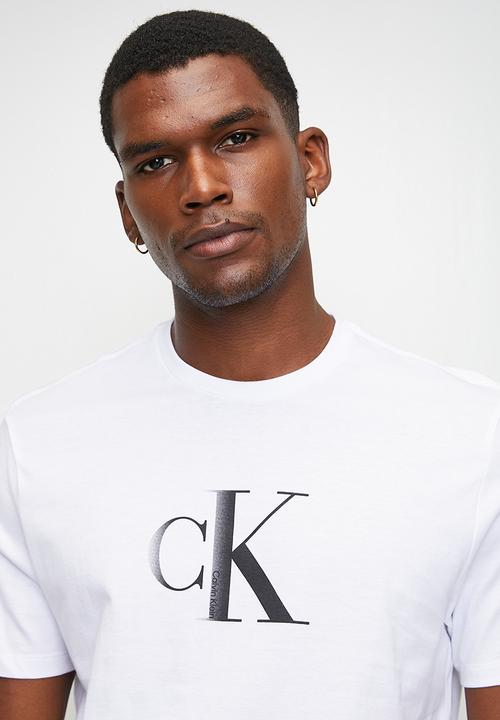 Calvin Klein - Ss Center Monogram Eu Classic Tee - Brilliant White