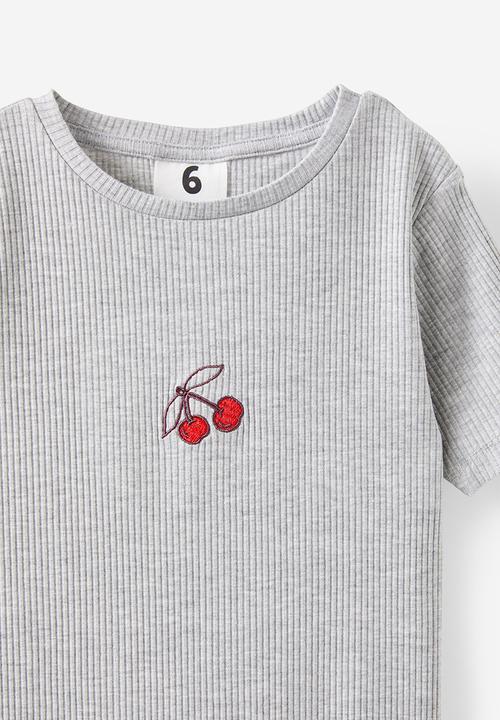 Cotton On - Raya Baby Tee - Grey Marle/Cherry